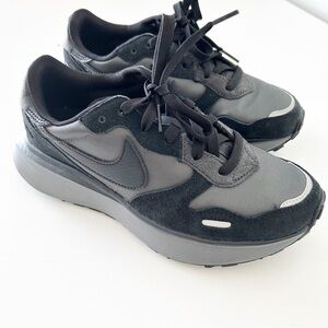 Nike Phoenix Waffle Women’s Sneakers